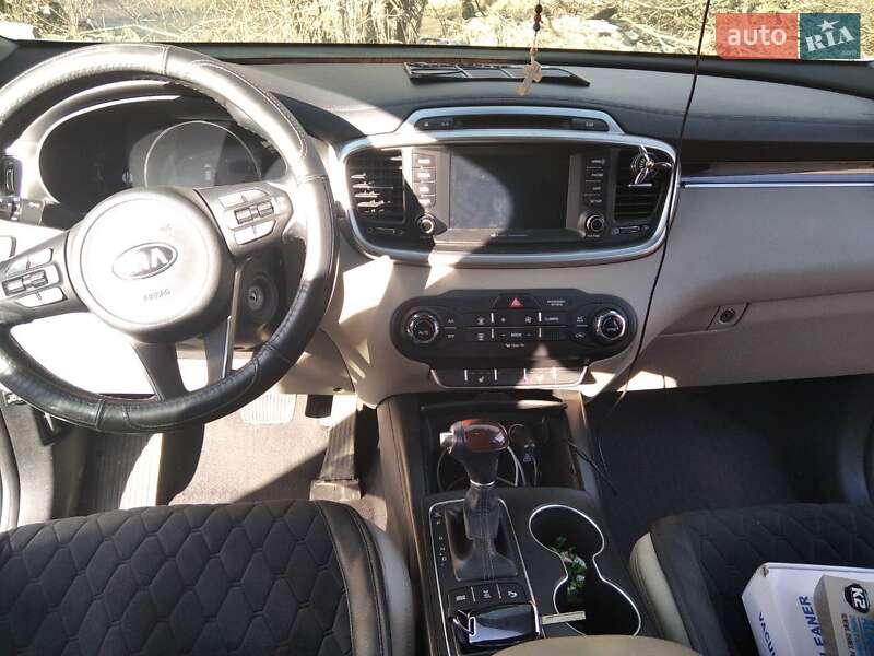 Позашляховик / Кросовер Kia Sorento 2016 в Сколе