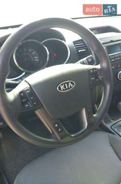 Позашляховик / Кросовер Kia Sorento 2012 в 