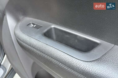 Внедорожник / Кроссовер Kia Sorento 2012 в 