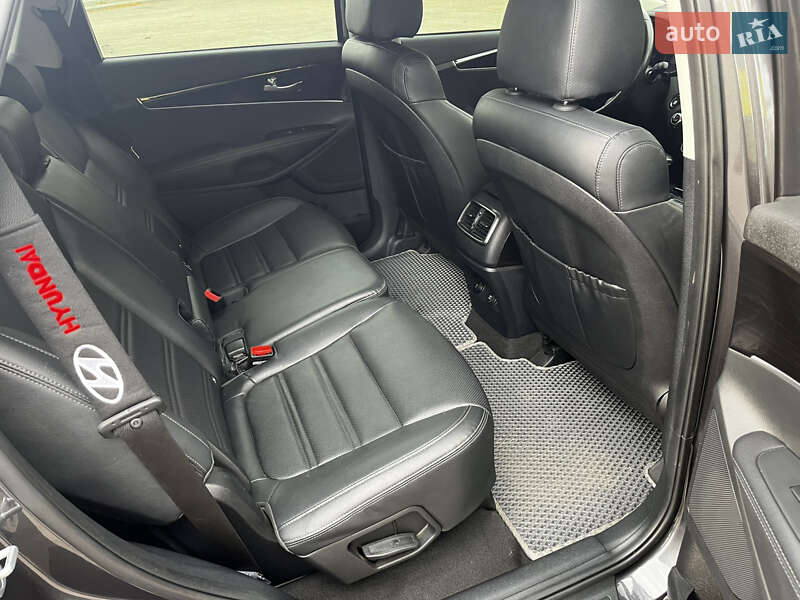 Позашляховик / Кросовер Kia Sorento 2017 в Первомайську