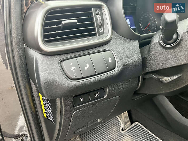 Позашляховик / Кросовер Kia Sorento 2017 в Первомайську