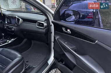 Позашляховик / Кросовер Kia Sorento 2015 в 
