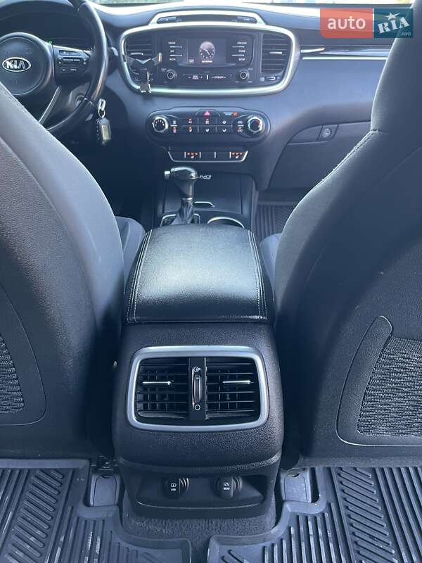 Внедорожник / Кроссовер Kia Sorento 2016 в Белой Церкви