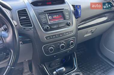 Позашляховик / Кросовер Kia Sorento 2014 в 