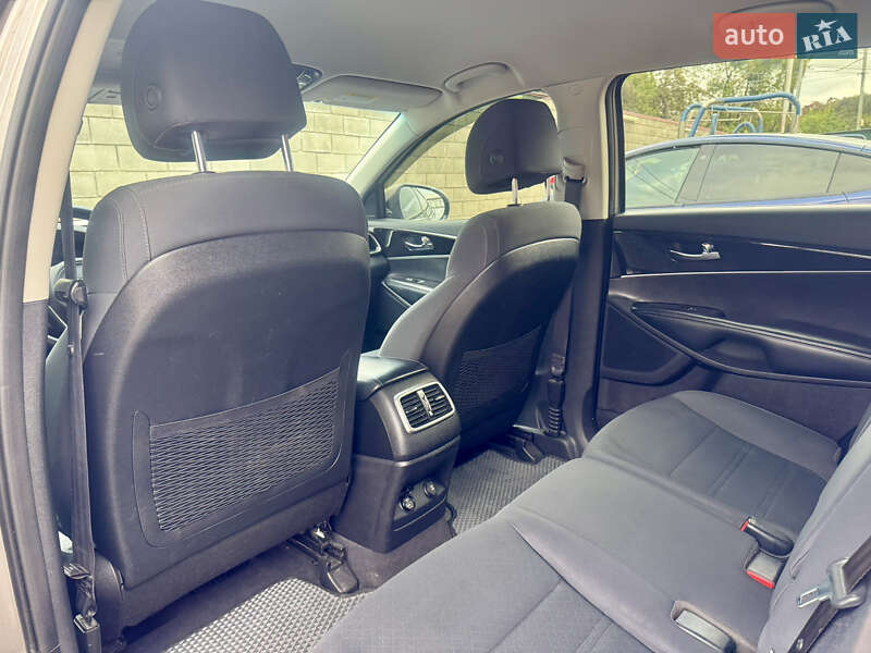 Внедорожник / Кроссовер Kia Sorento 2017 в Киеве