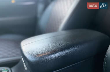 Позашляховик / Кросовер Kia Sorento 2012 в  фото 25 Позашляховик / Кросовер Kia Sorento 2012 в