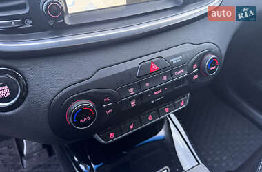 Внедорожник / Кроссовер Kia Sorento 2015 в 