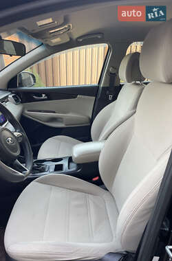Позашляховик / Кросовер Kia Sorento 2015 в 