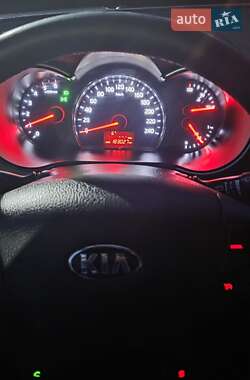 Позашляховик / Кросовер Kia Sorento 2013 в 