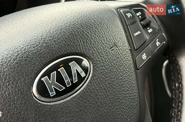 Позашляховик / Кросовер Kia Sorento 2015 в 