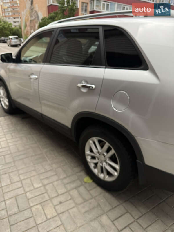 Внедорожник / Кроссовер Kia Sorento 2013 в Сумах фото 3 Внедорожник / Кроссовер Kia Sorento 2013 в Сумах