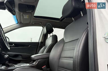 Позашляховик / Кросовер Kia Sorento 2016 в  фото 29 Позашляховик / Кросовер Kia Sorento 2016 в