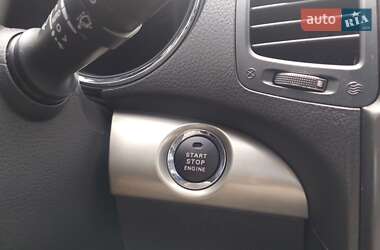 Позашляховик / Кросовер Kia Sorento 2011 в 