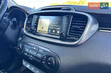 Позашляховик / Кросовер Kia Sorento 2016 в  фото 50 Позашляховик / Кросовер Kia Sorento 2016 в