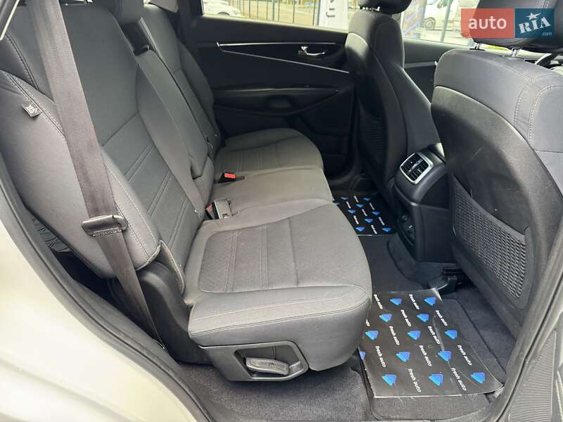 Внедорожник / Кроссовер Kia Sorento 2015 в Ровно фото 30 Внедорожник / Кроссовер Kia Sorento 2015 в Ровно