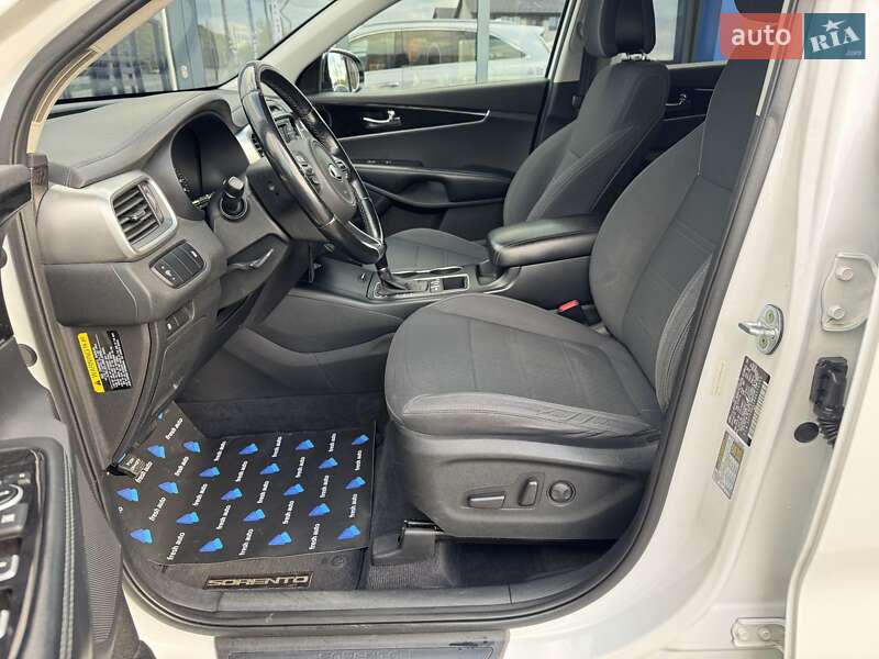 Внедорожник / Кроссовер Kia Sorento 2015 в Ровно фото 19 Внедорожник / Кроссовер Kia Sorento 2015 в Ровно