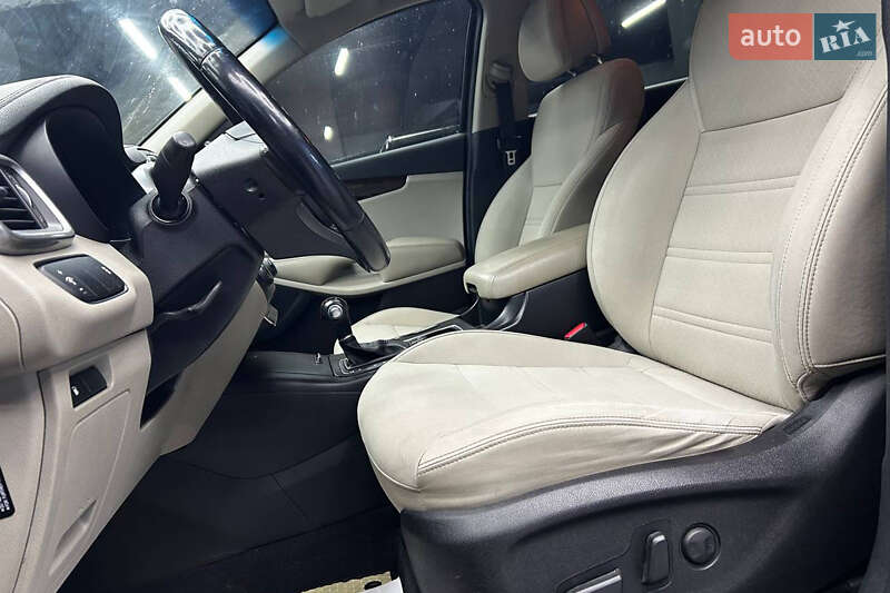 Внедорожник / Кроссовер Kia Sorento 2015 в Черновцах фото 7 Внедорожник / Кроссовер Kia Sorento 2015 в Черновцах