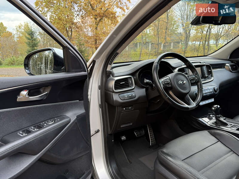 Позашляховик / Кросовер Kia Sorento 2016 в Стрию