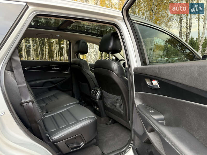 Позашляховик / Кросовер Kia Sorento 2016 в Стрию