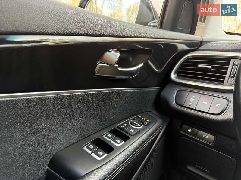 Позашляховик / Кросовер Kia Sorento 2016 в Стрию