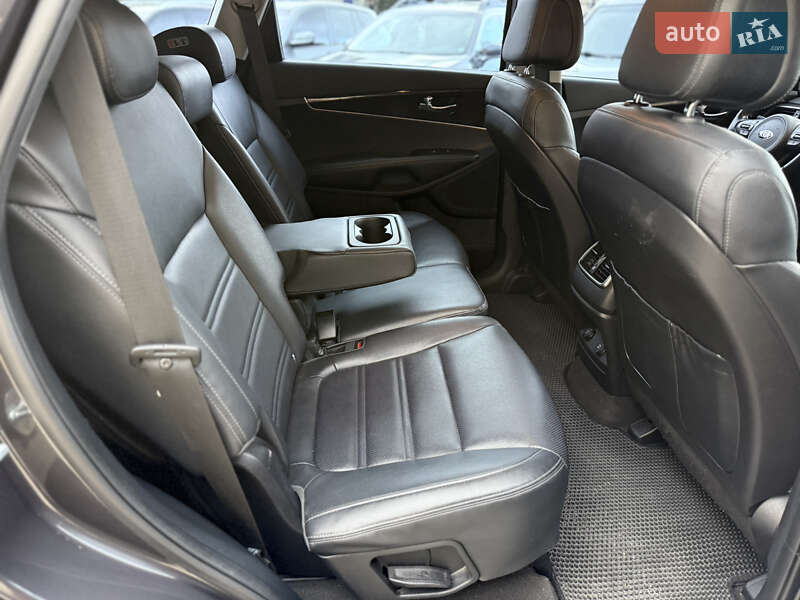 Внедорожник / Кроссовер Kia Sorento 2017 в Одессе