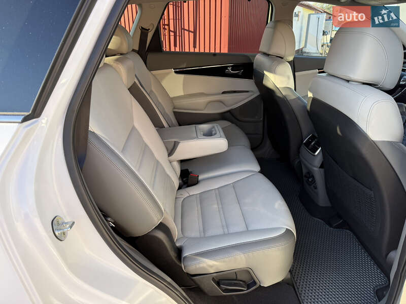 Внедорожник / Кроссовер Kia Sorento 2017 в Киеве