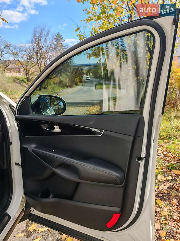 Внедорожник / Кроссовер Kia Sorento 2015 в Могилев-Подольске фото 39 Внедорожник / Кроссовер Kia Sorento 2015 в Могилев-Подольске