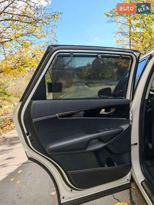 Внедорожник / Кроссовер Kia Sorento 2015 в Могилев-Подольске фото 43 Внедорожник / Кроссовер Kia Sorento 2015 в Могилев-Подольске