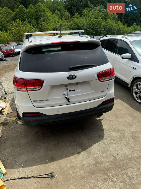Внедорожник / Кроссовер Kia Sorento 2016 в Киеве