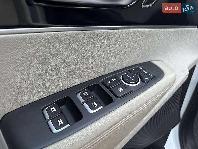 Внедорожник / Кроссовер Kia Sorento 2016 в Днепре