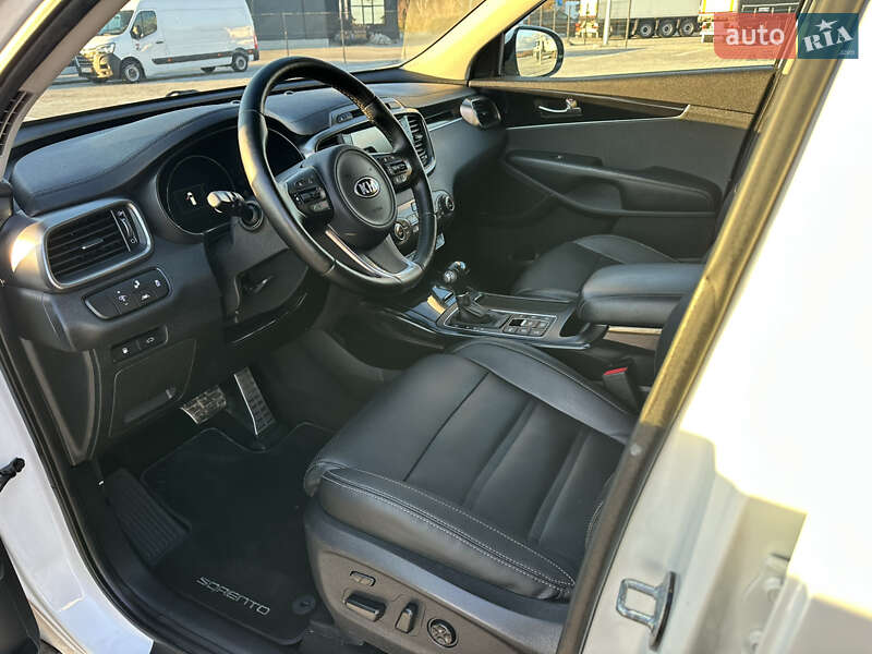 Позашляховик / Кросовер Kia Sorento 2015 в Дубні фото 27 Позашляховик / Кросовер Kia Sorento 2015 в Дубні