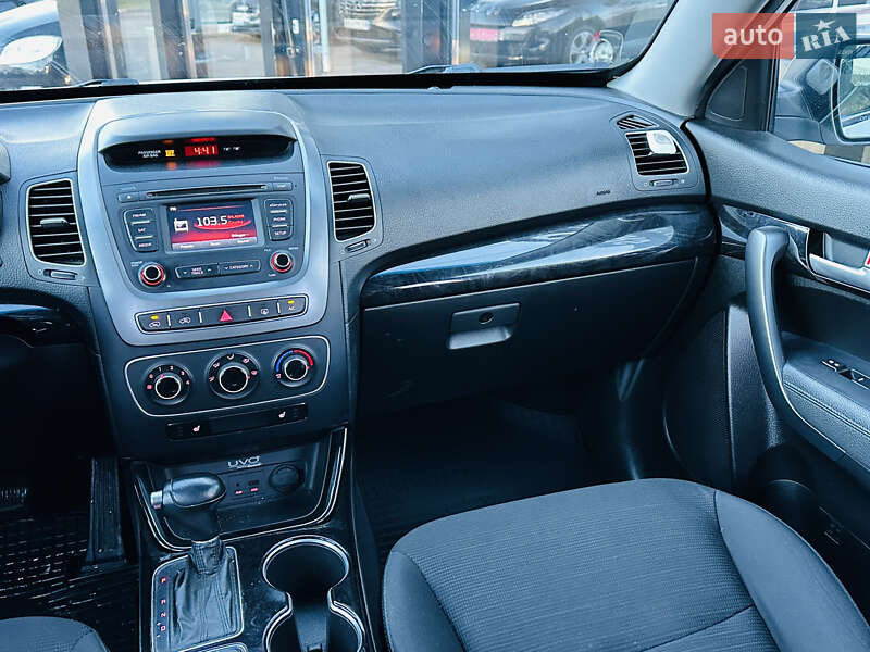 Внедорожник / Кроссовер Kia Sorento 2013 в Харькове