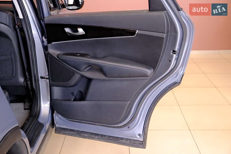 Внедорожник / Кроссовер Kia Sorento 2019 в Одессе фото 13 Внедорожник / Кроссовер Kia Sorento 2019 в Одессе