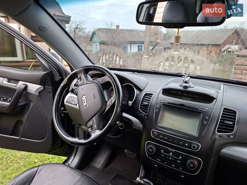 Позашляховик / Кросовер Kia Sorento 2012 в Чернівцях