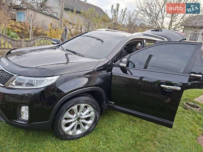Позашляховик / Кросовер Kia Sorento 2012 в Чернівцях