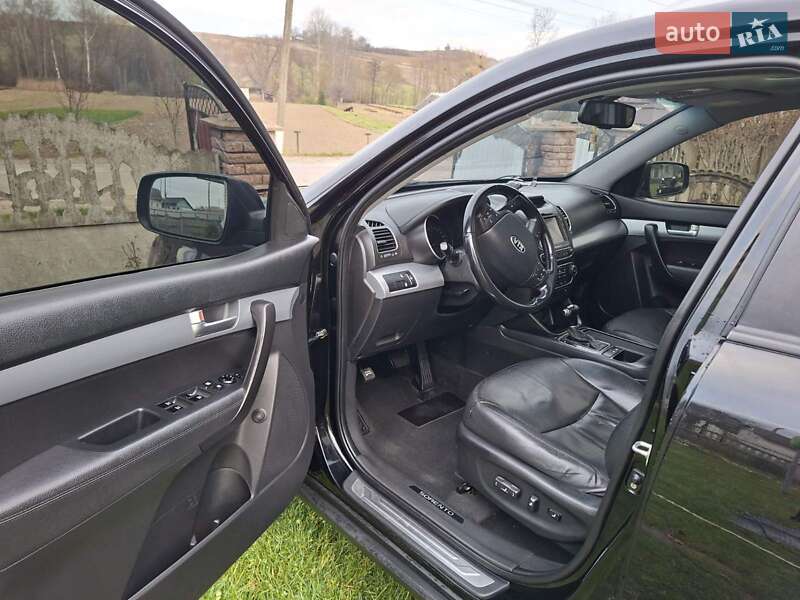 Позашляховик / Кросовер Kia Sorento 2012 в Чернівцях