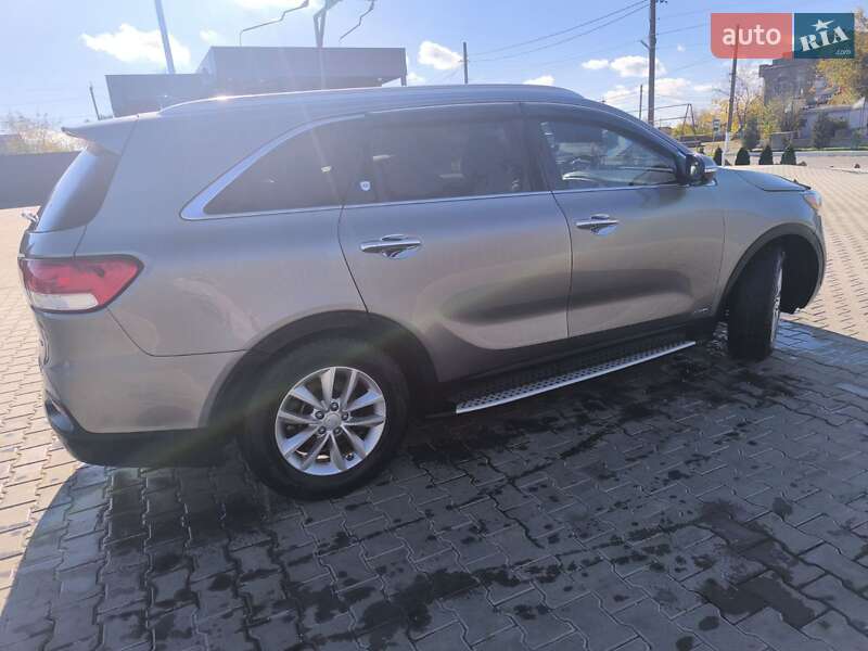 Позашляховик / Кросовер Kia Sorento 2016 в Южноукраїнську