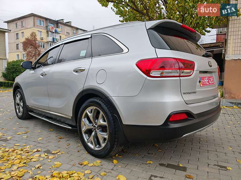 Внедорожник / Кроссовер Kia Sorento 2015 в Могилев-Подольске