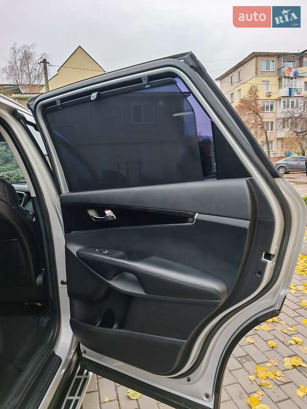 Внедорожник / Кроссовер Kia Sorento 2015 в Могилев-Подольске