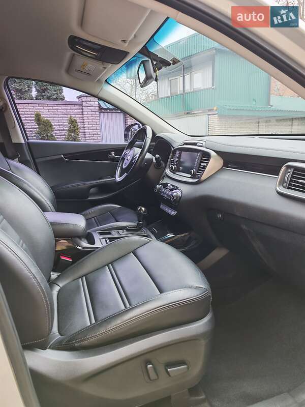 Внедорожник / Кроссовер Kia Sorento 2015 в Могилев-Подольске