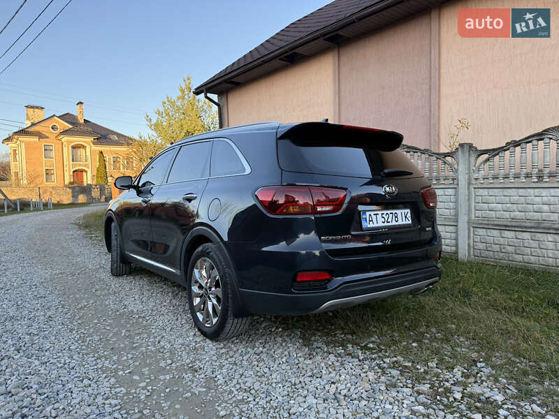 Позашляховик / Кросовер Kia Sorento 2017 в Івано-Франківську