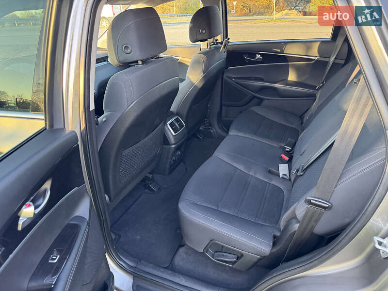 Позашляховик / Кросовер Kia Sorento 2016 в Дніпрі