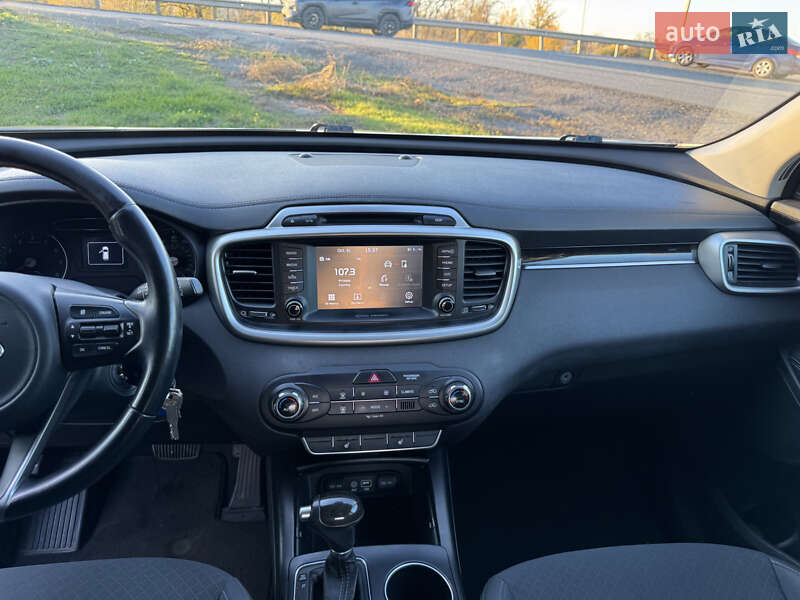 Позашляховик / Кросовер Kia Sorento 2016 в Дніпрі