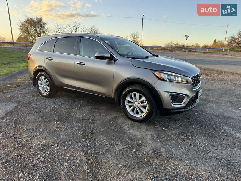 Позашляховик / Кросовер Kia Sorento 2016 в Дніпрі