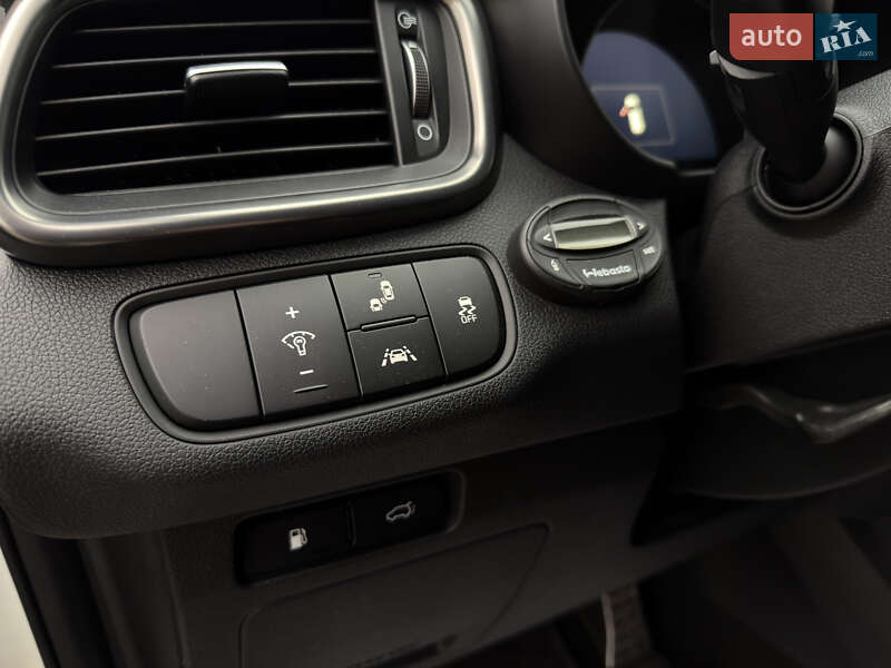 Внедорожник / Кроссовер Kia Sorento 2015 в Радивилове фото 31 Внедорожник / Кроссовер Kia Sorento 2015 в Радивилове