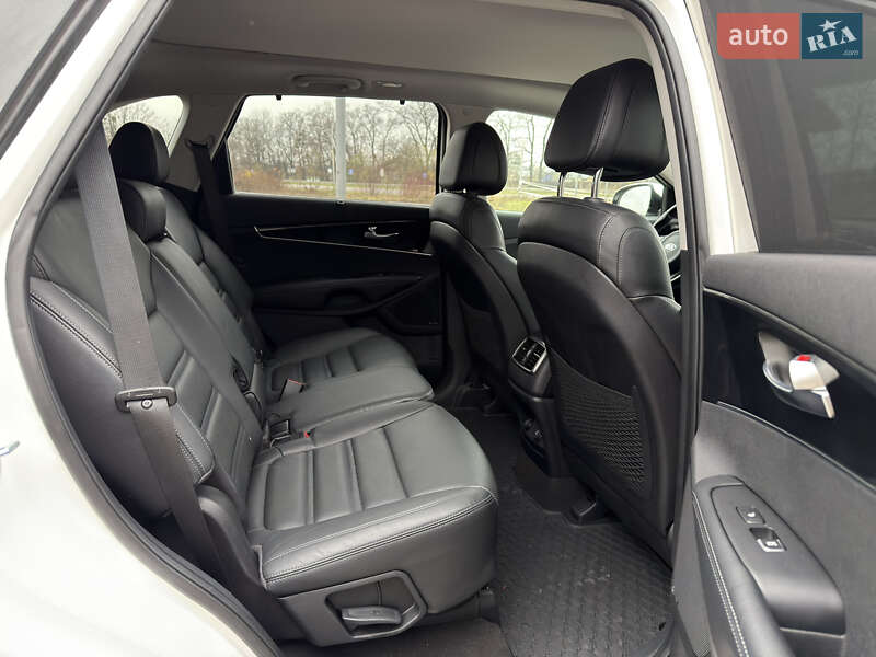 Внедорожник / Кроссовер Kia Sorento 2015 в Радивилове фото 49 Внедорожник / Кроссовер Kia Sorento 2015 в Радивилове