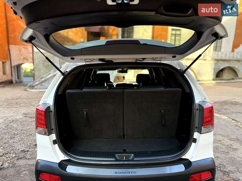 Внедорожник / Кроссовер Kia Sorento 2010 в Кременце