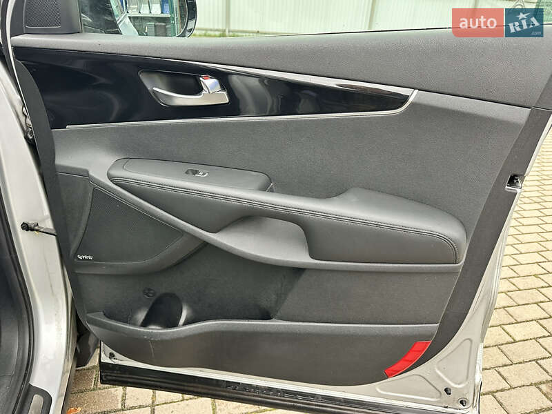 Внедорожник / Кроссовер Kia Sorento 2016 в Дубно