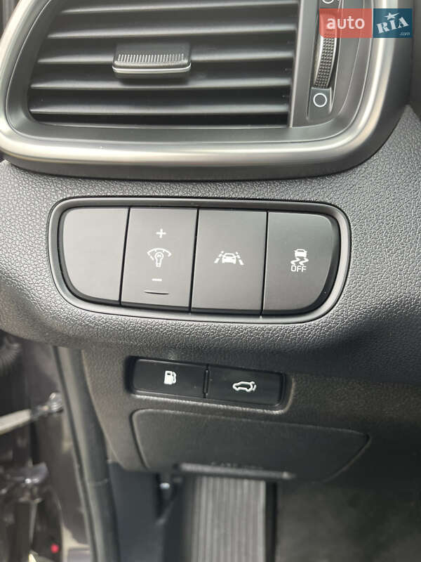 Внедорожник / Кроссовер Kia Sorento 2017 в Стрые