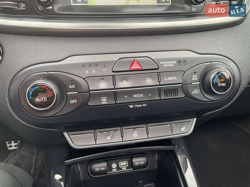 Внедорожник / Кроссовер Kia Sorento 2017 в Стрые